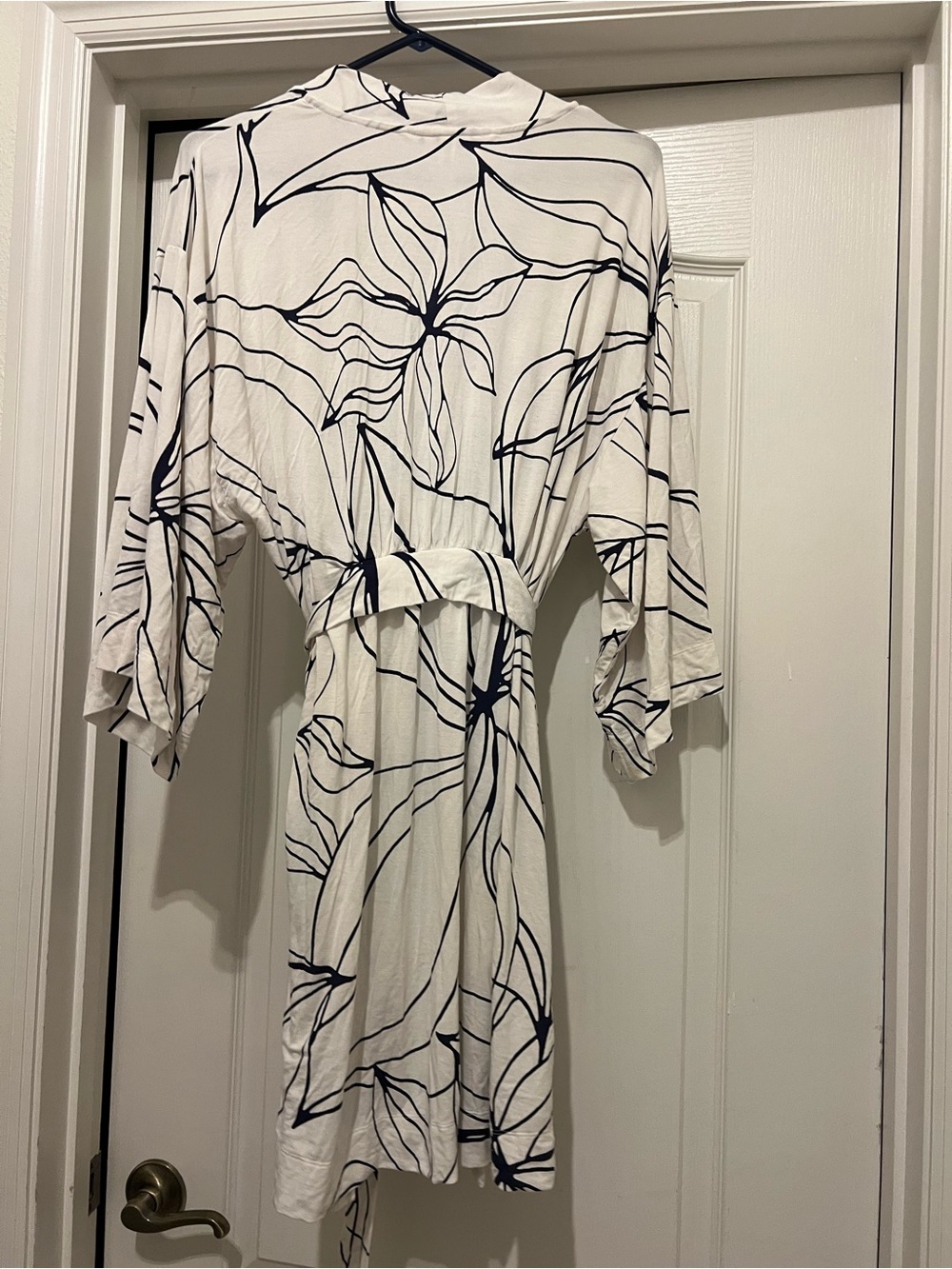 Soma White Kimono Robe with Navy Floral Line Print—very good condition! - Picture 7 of 7